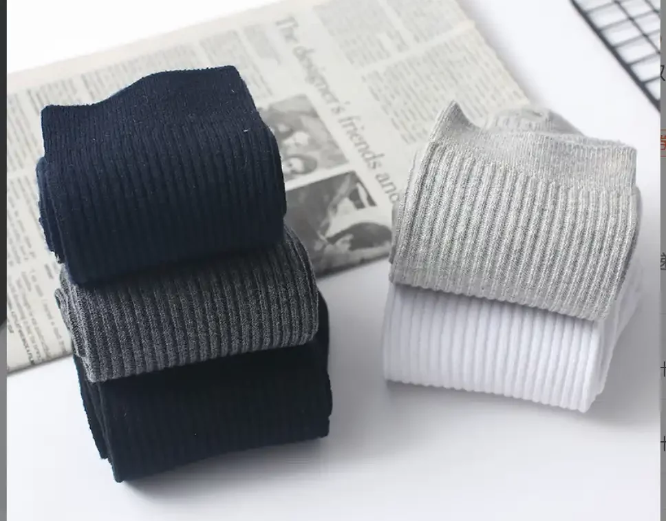 solid-color-socks-the-safest-gift-for-men