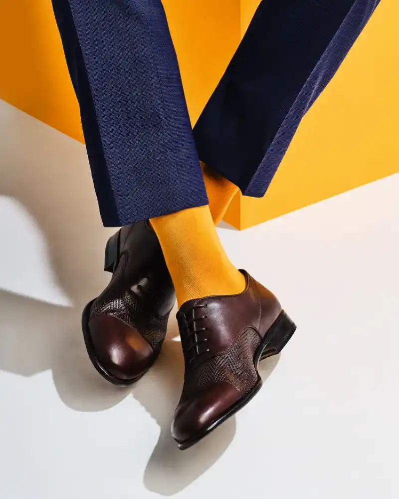 a-comprehensive-guide-to-styling-your-socks-for-a-fashionable-look