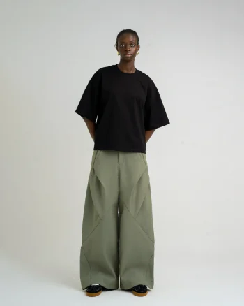 everyday-boxy-tee-black-oversized-minimal-t-shirt