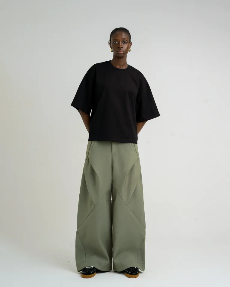 everyday-boxy-tee-black-oversized-minimal-t-shirt