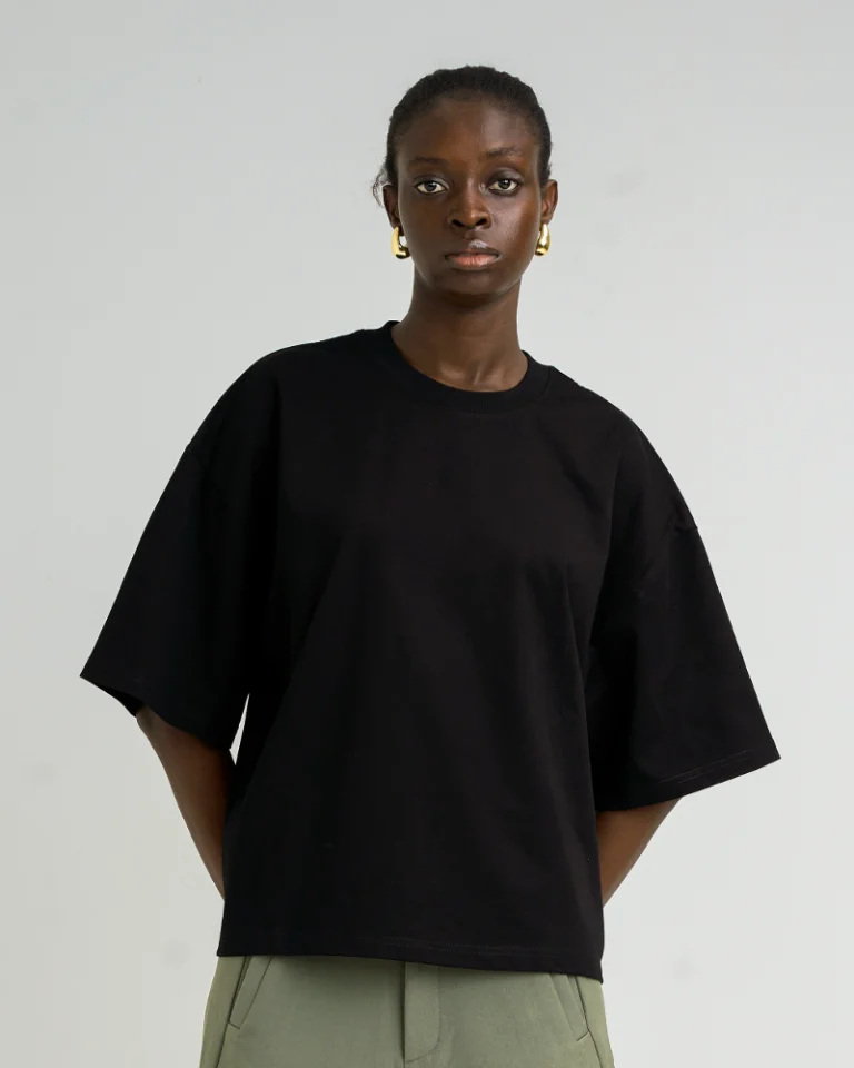 everyday-boxy-tee-black-oversized-minimal-t-shirt