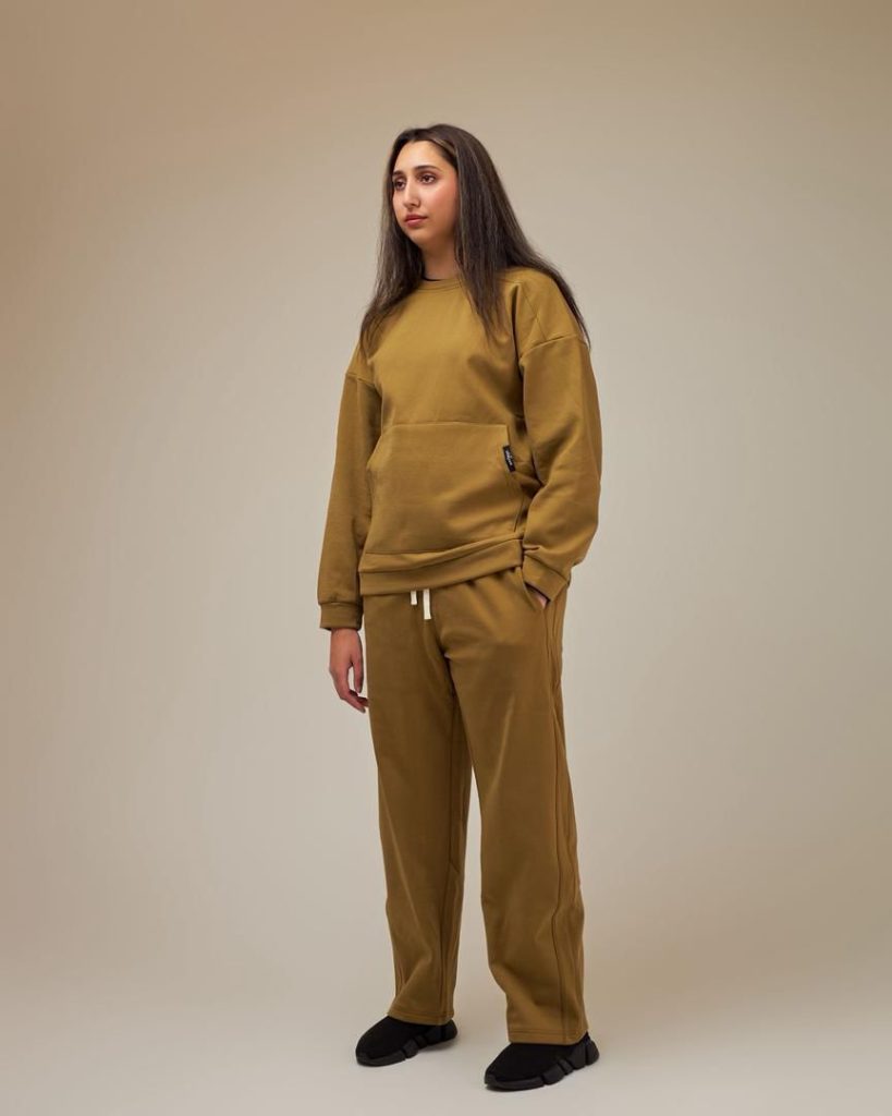 ease-crewneck